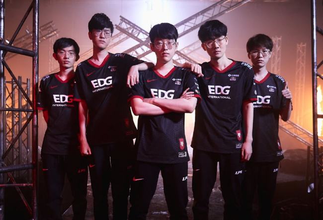 同时为未来 同时为未来