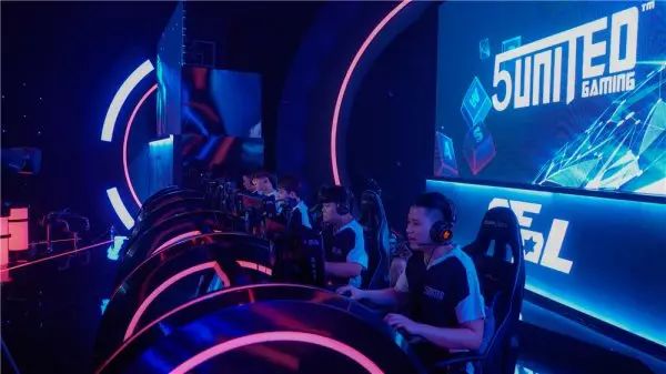 利落的射门 利落的射门